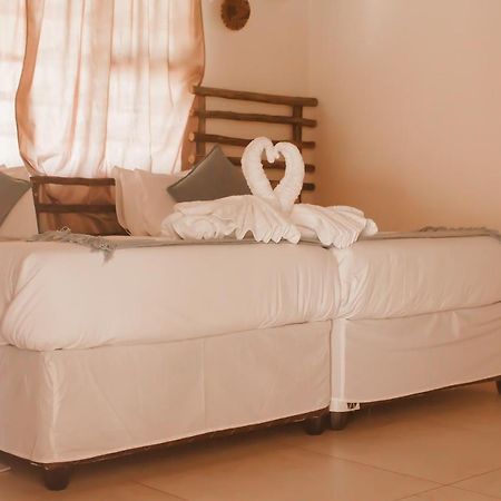 Leeville Guesthouse Kasane Exterior photo