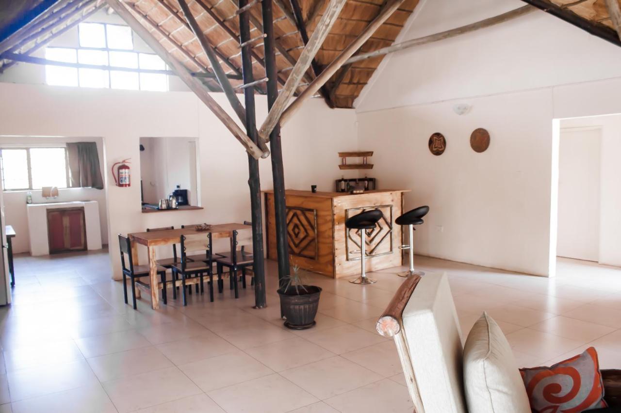Leeville Guesthouse Kasane Exterior photo