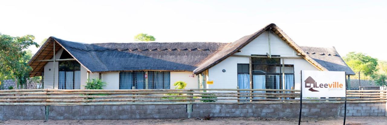 Leeville Guesthouse Kasane Exterior photo